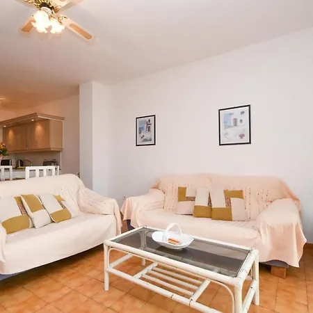 Mare 68 - Two Bed 아데제